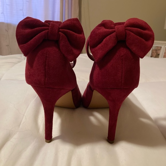 Burgundy bow stilettos - Picture 2 of 10